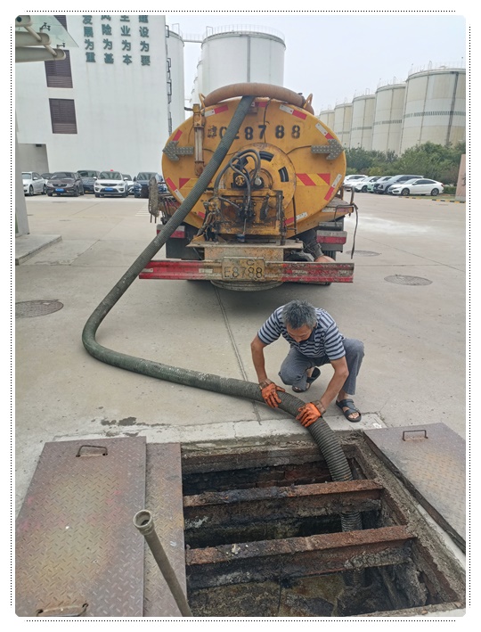 九龙湖隔油池清掏