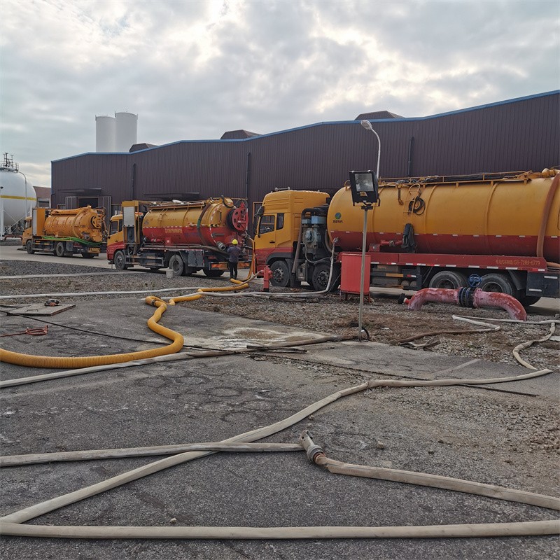 九龙湖污水池清理